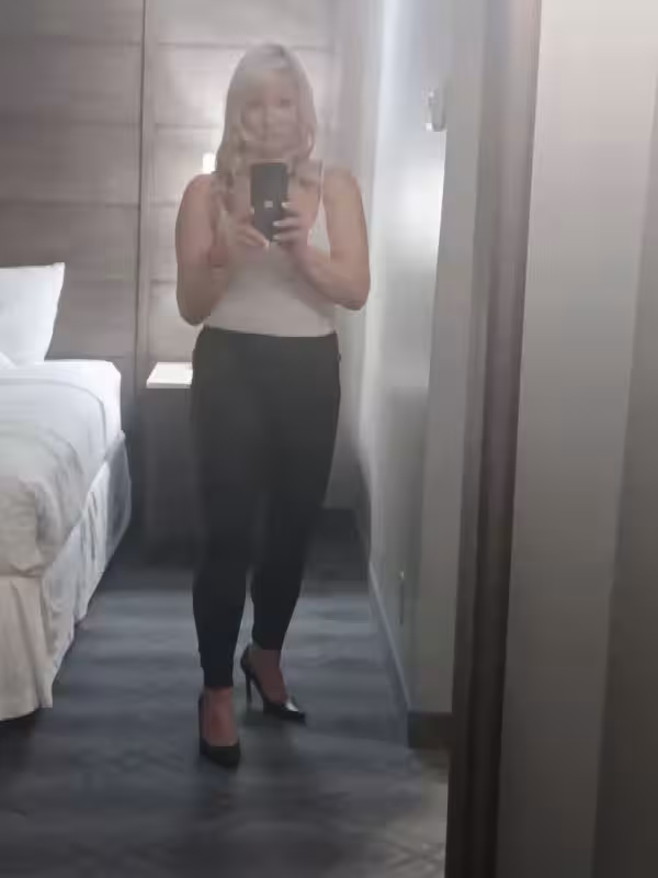 companion/Massage Laura Lux in Minneapolis, MN