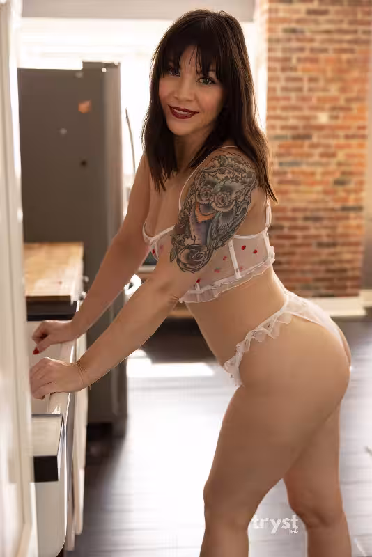 companion Dreamgirl / Angela Fox in Pittsburgh, PA