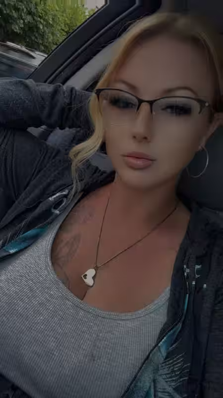 companion Nichole Sweets / Nikki in Portland, OR